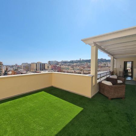 דירות Attico Panoramico קליארי מראה חיצוני תמונה