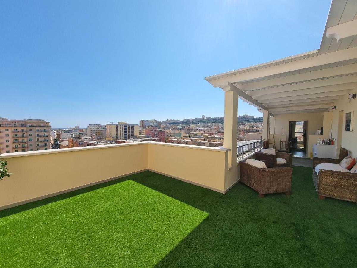 דירות Attico Panoramico קליארי מראה חיצוני תמונה